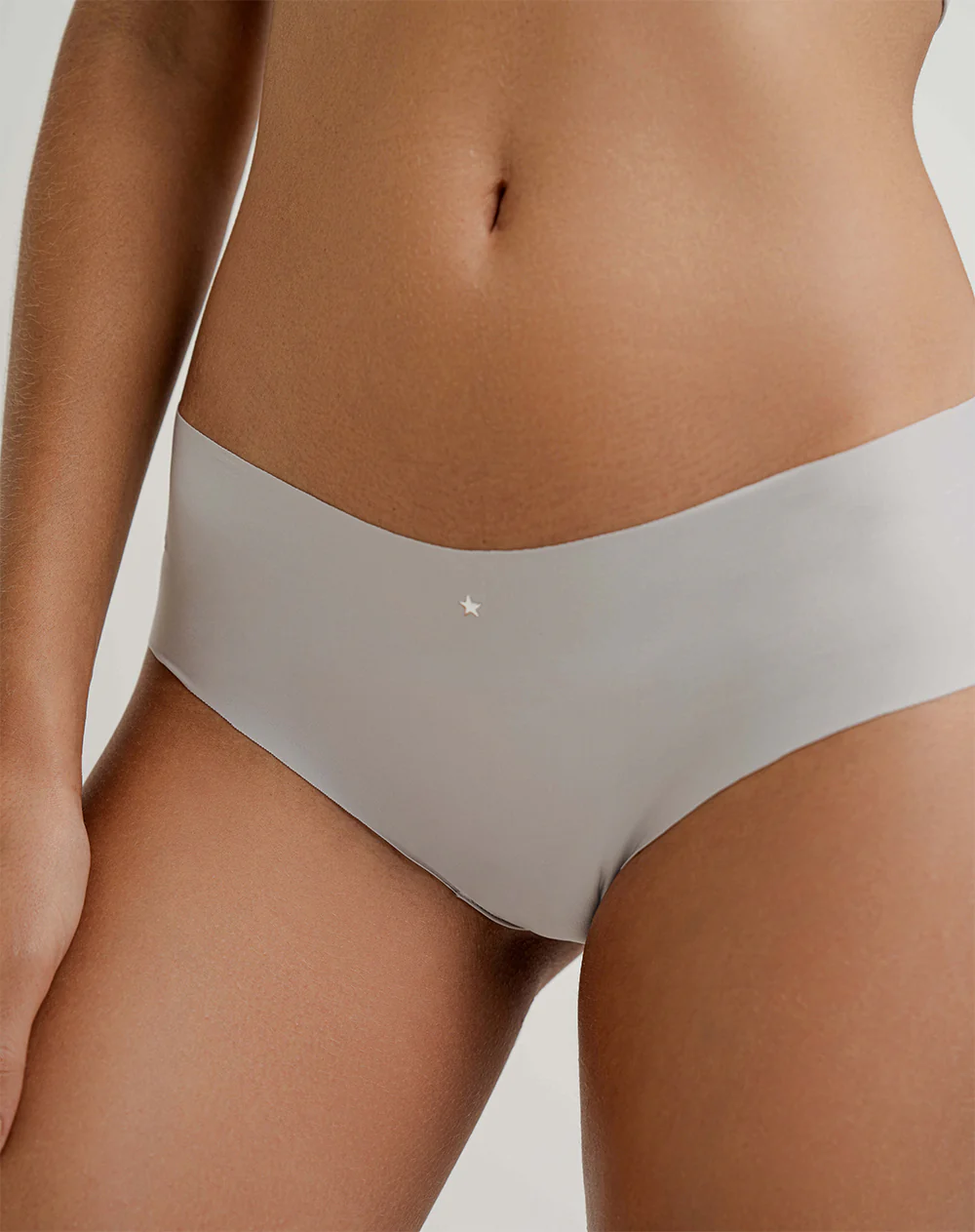 Panty cachetero microfibra invisible gris - Image 3