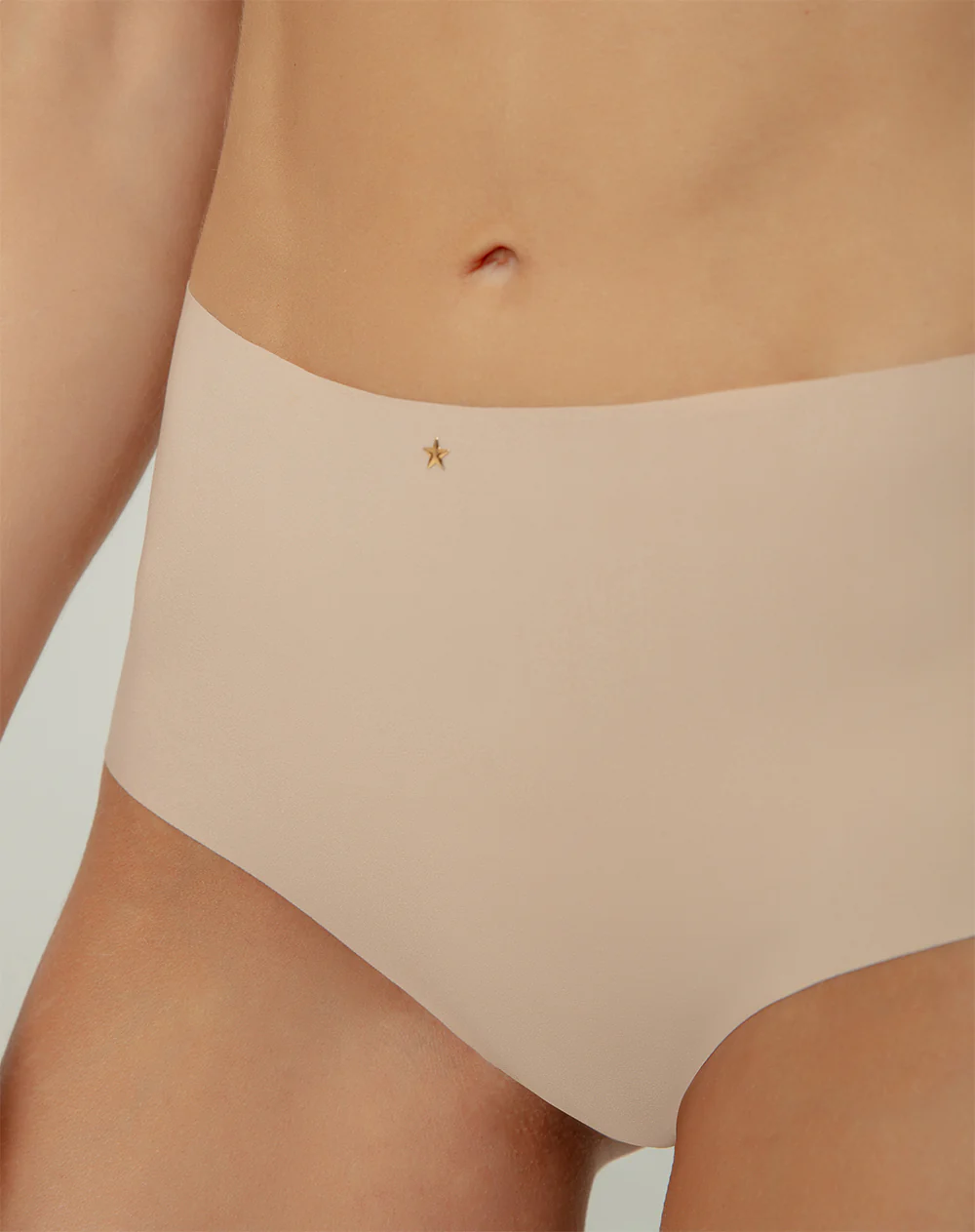 Panty cachetero clásico microfibra invisible café - Image 4
