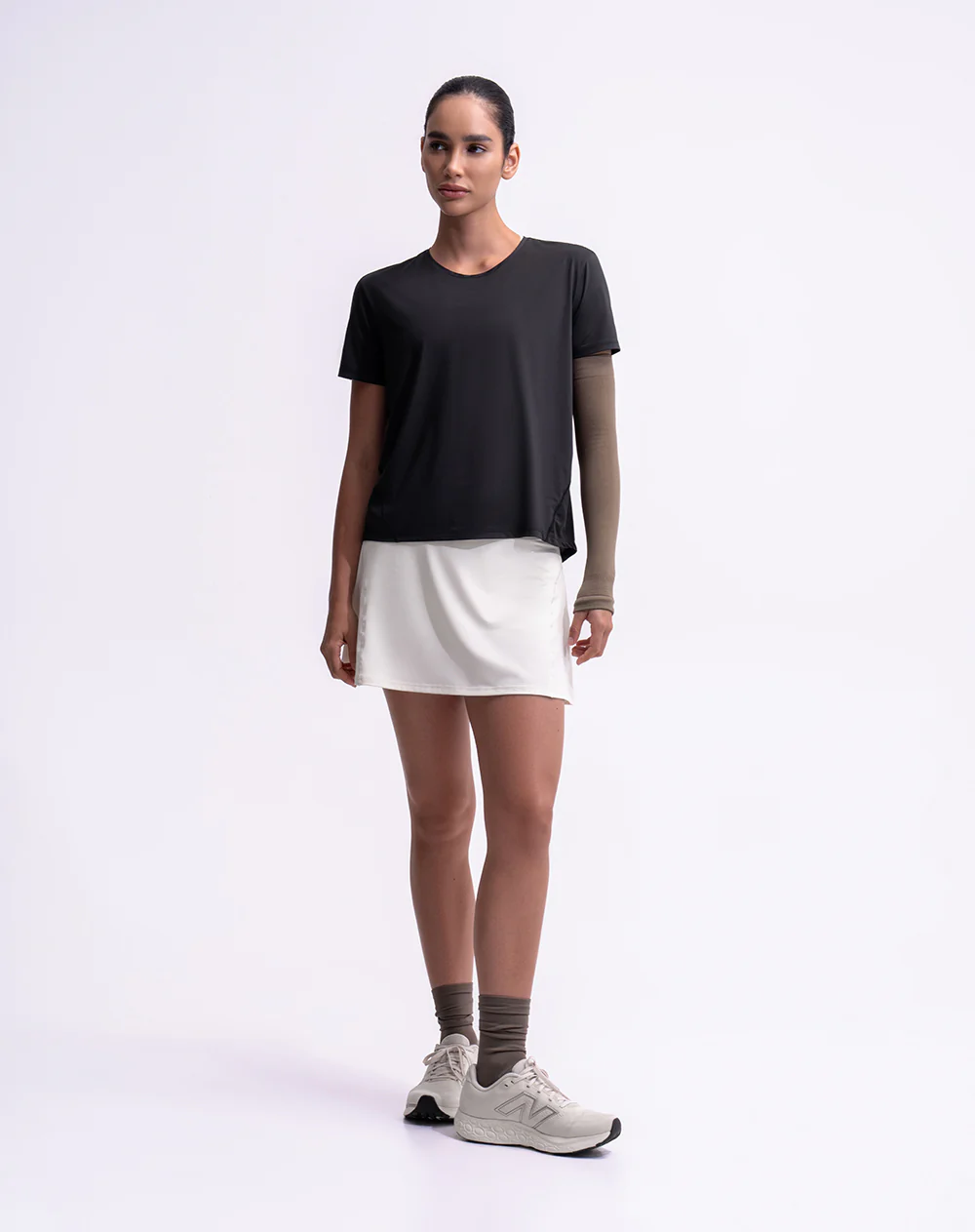 Camiseta deportiva control humedad negra mujer - Image 4