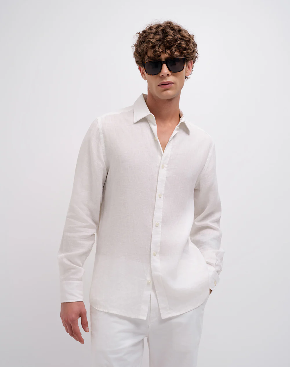 Camisa manga larga regular lino blanca hombre - Image 4