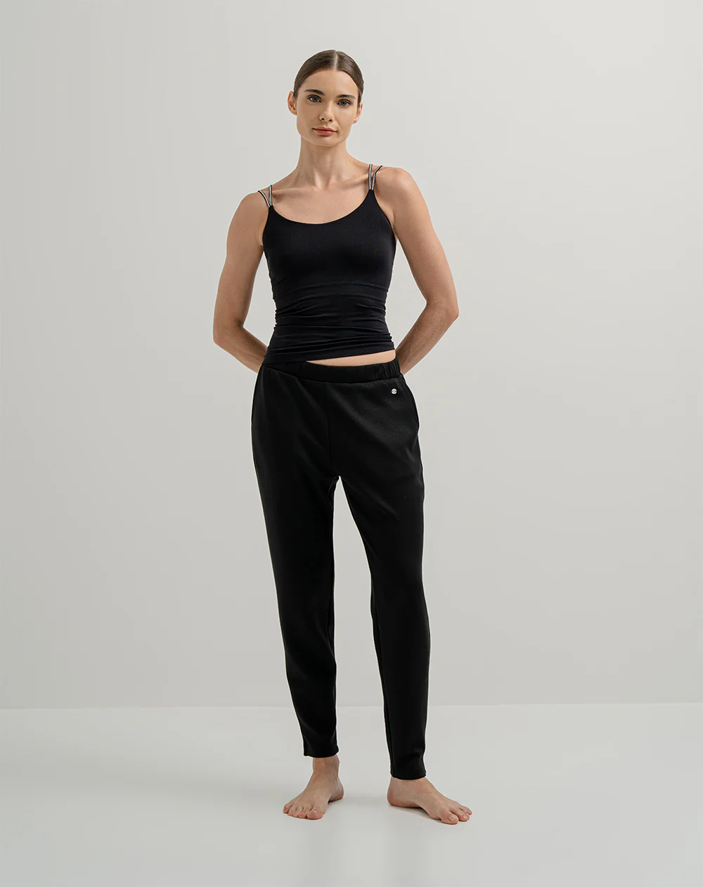 Camisilla seamless negra mujer - Image 4