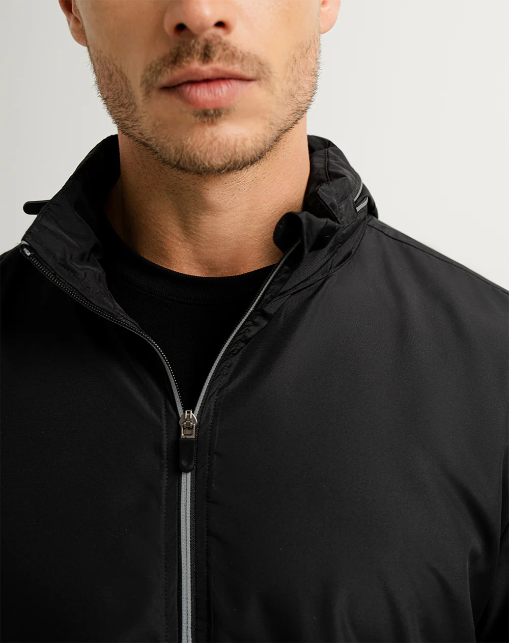 Buzo bolsillo capucha en cuello negra hombre - Image 6