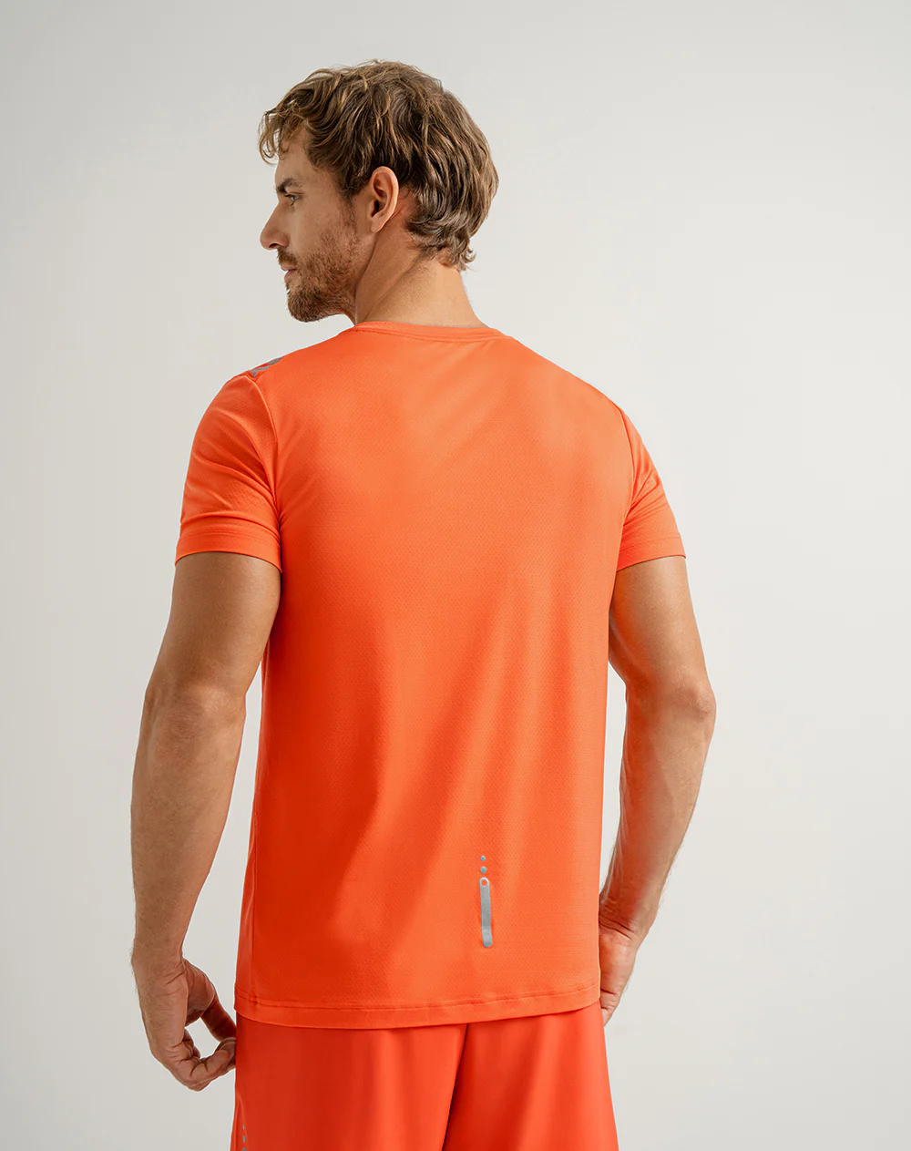 Camiseta deportiva control humedad naranja hombre - Image 3