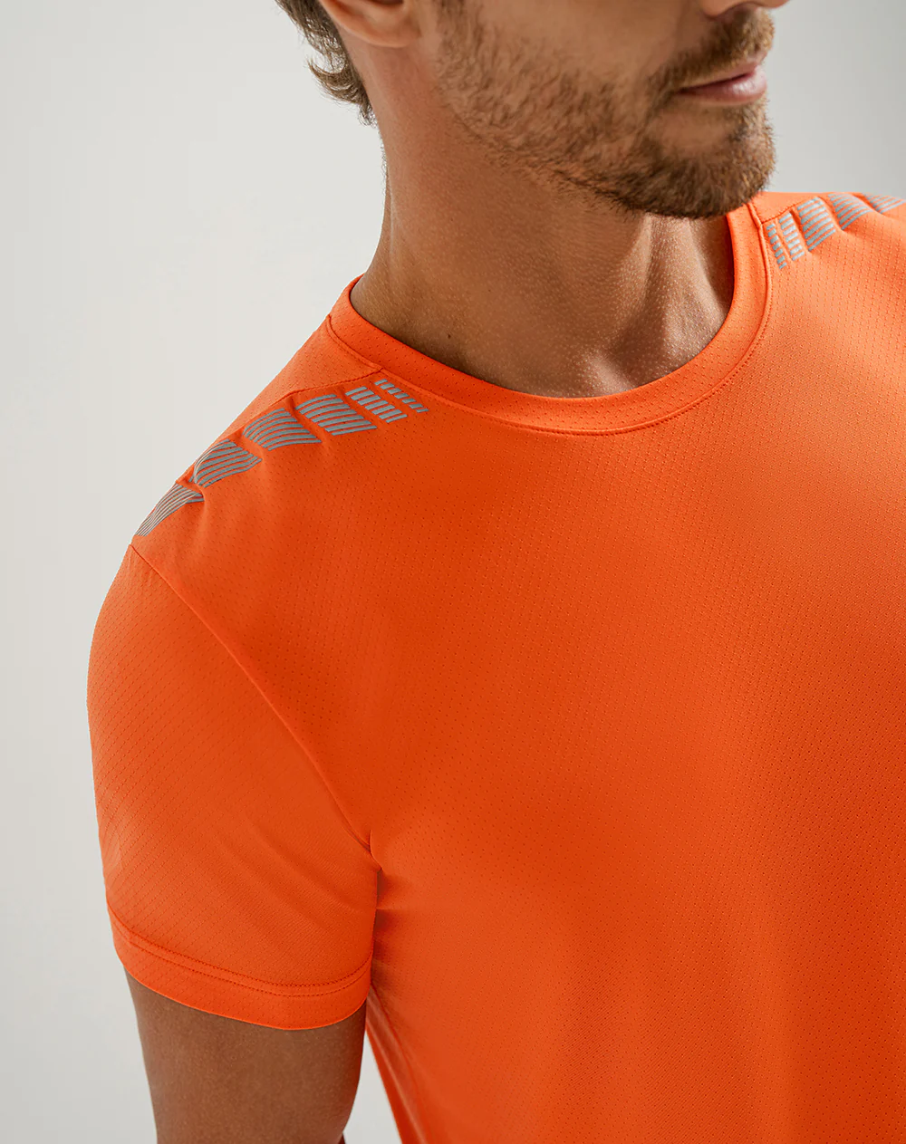 Camiseta deportiva control humedad naranja hombre - Image 4