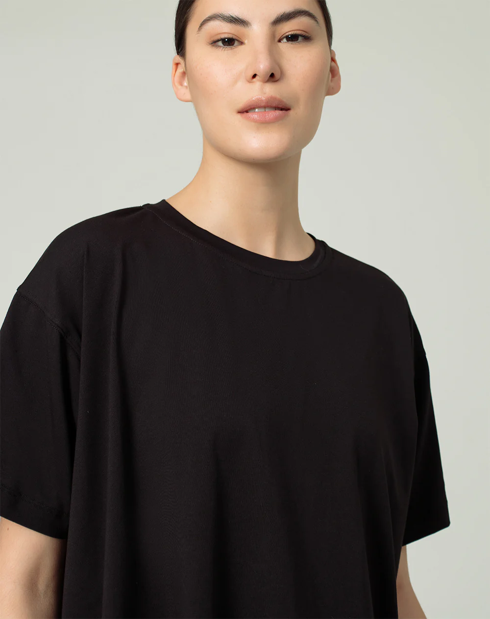 Camiseta deportiva tacto frío negra mujer - Image 4