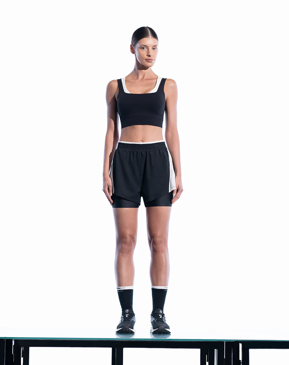 Top deportivo soporte medio seamless negro - Image 3