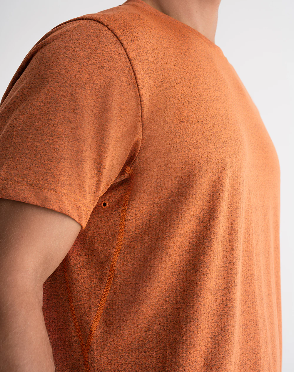 Camiseta deportiva control humedad naranja hombre - Image 5