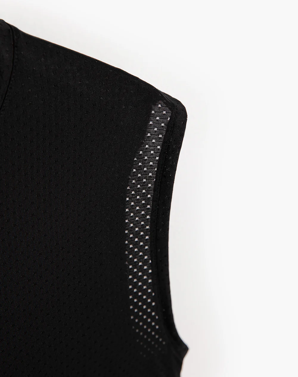 Camisilla deportiva control humedad negra hombre - Image 5
