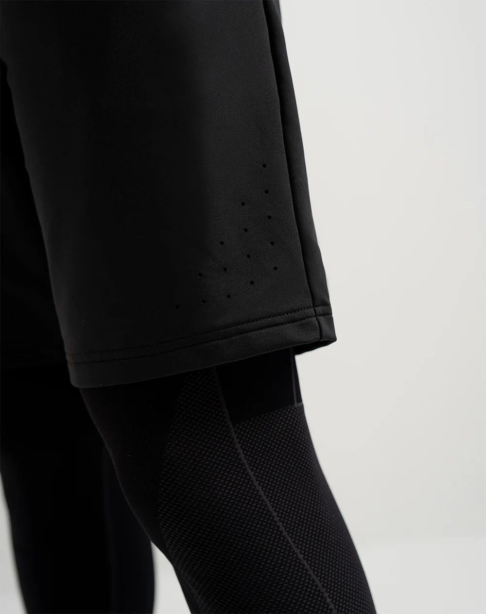 Pantaloneta deportiva antibacterial negra hombre - Image 7