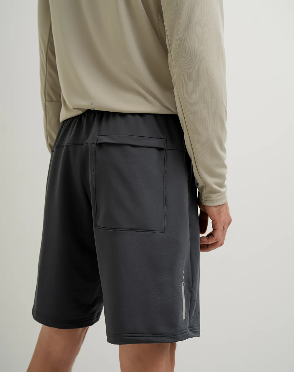 Pantaloneta deportiva antibacterial gris hombre - Image 5