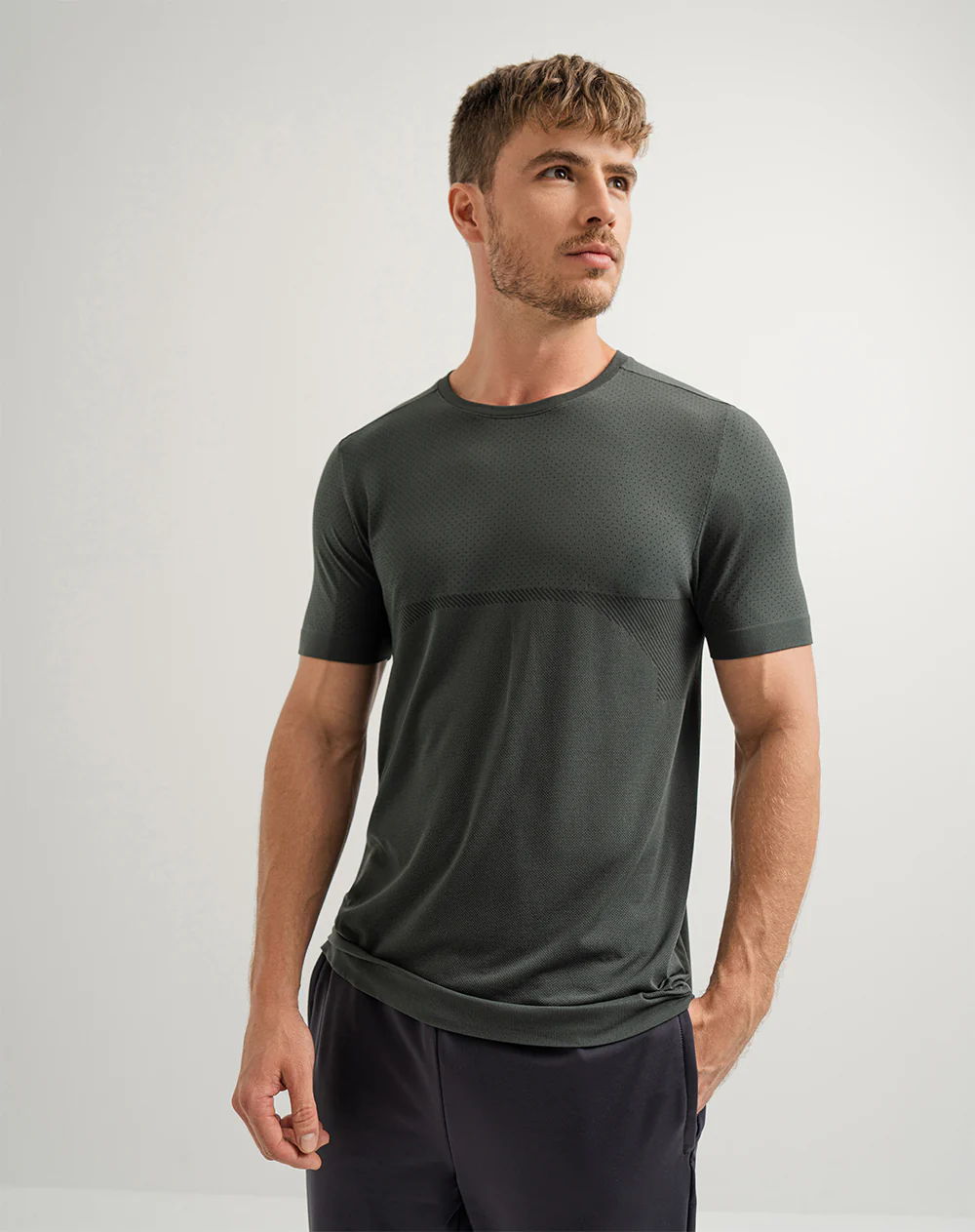 Camiseta deportiva hombre antibacterial verde - Image 2