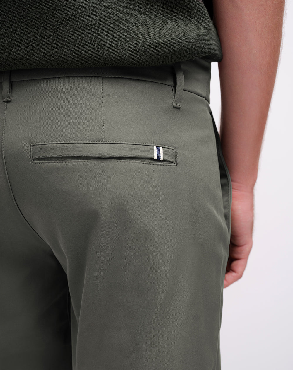 Pantalón chino regular verde hombre - Image 3