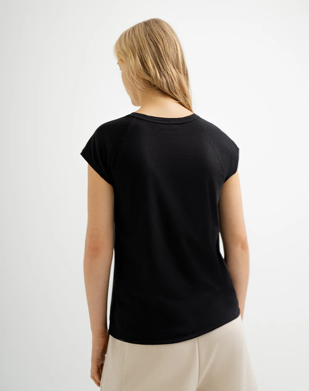 Camiseta regular algodón negra mujer - Image 3