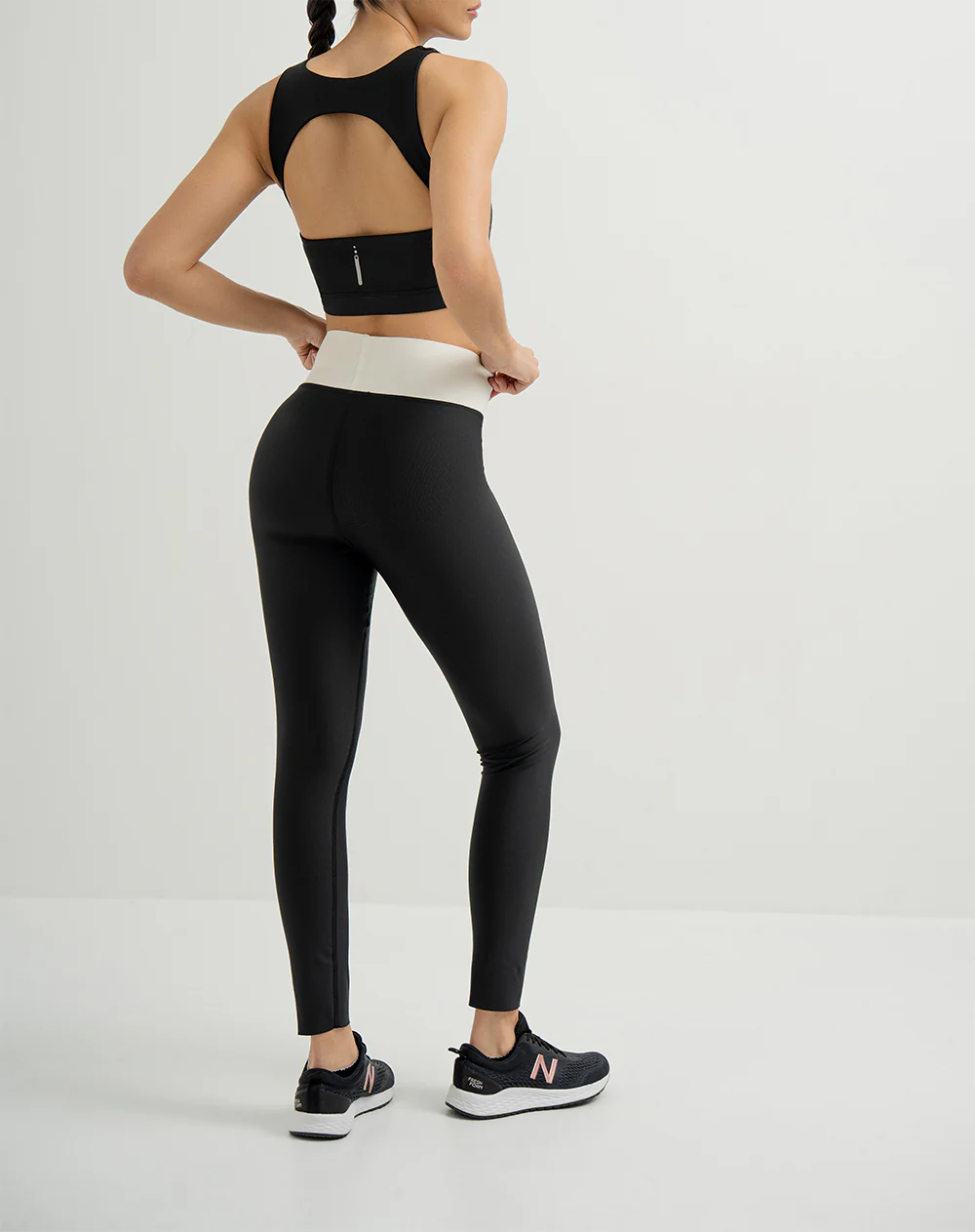 Legging deportivo control humedad negro mujer - Image 3