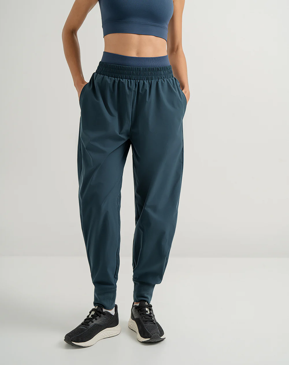 Jogger tiro alto oversize azul mujer - Image 3