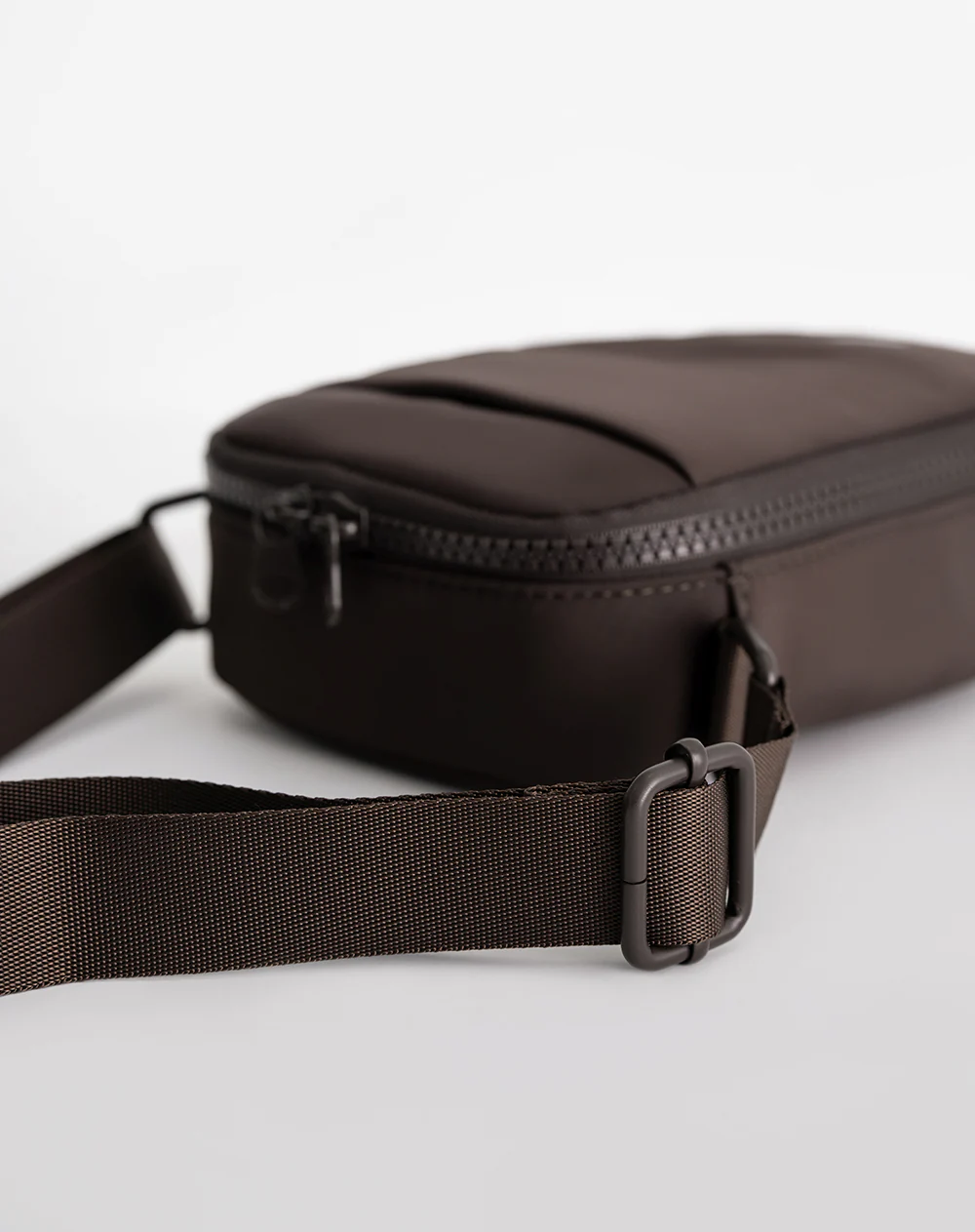 Bolso portacelular café - Image 2