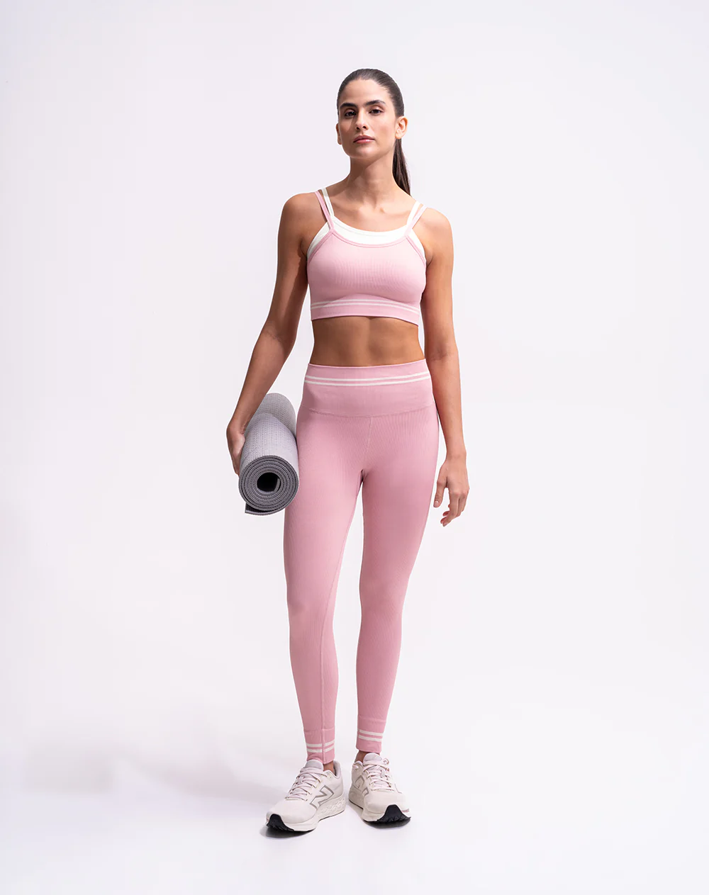 Top deportivo soporte medio seamless rosado - Image 3