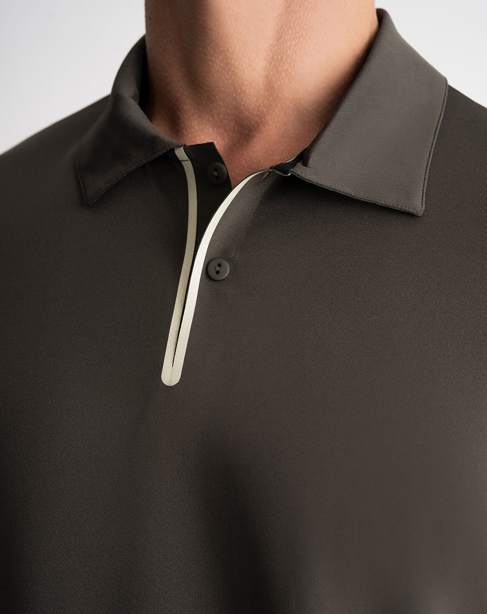 Polo deportiva control humedad verde hombre - Image 4