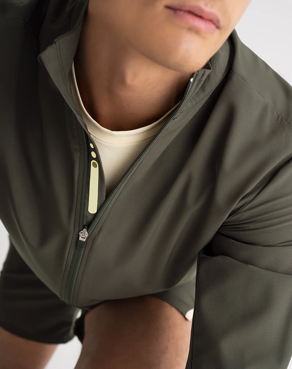 Chaqueta rompevientos verde hombre - Image 3
