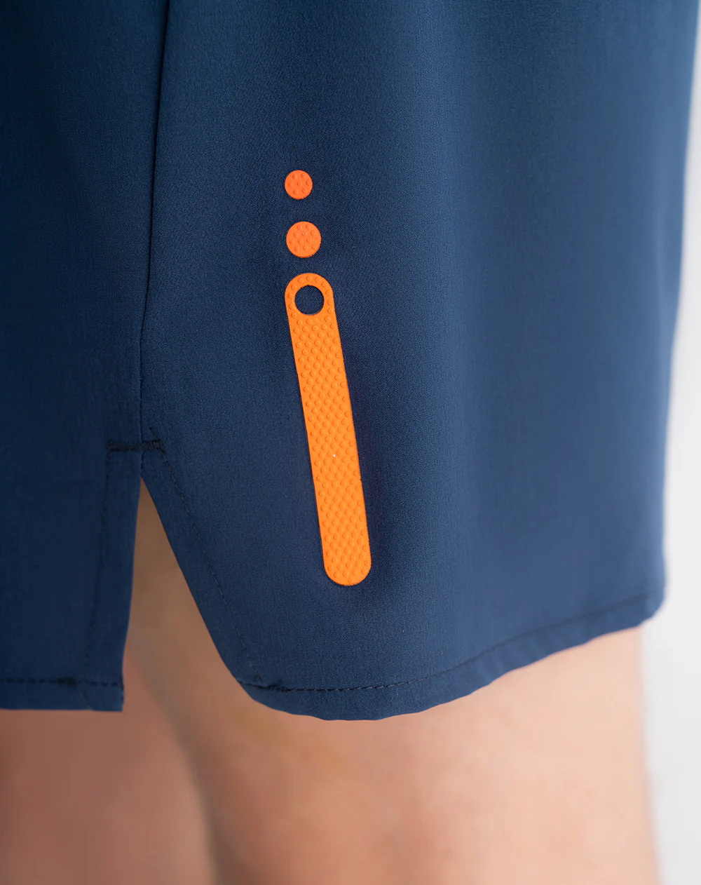 Pantaloneta deportiva malla interna azul hombre - Image 5