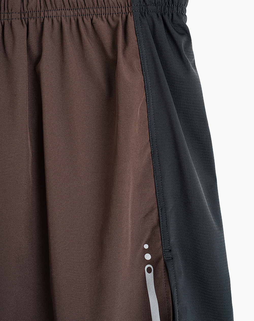 Pantaloneta deportiva malla interna café hombre - Image 8