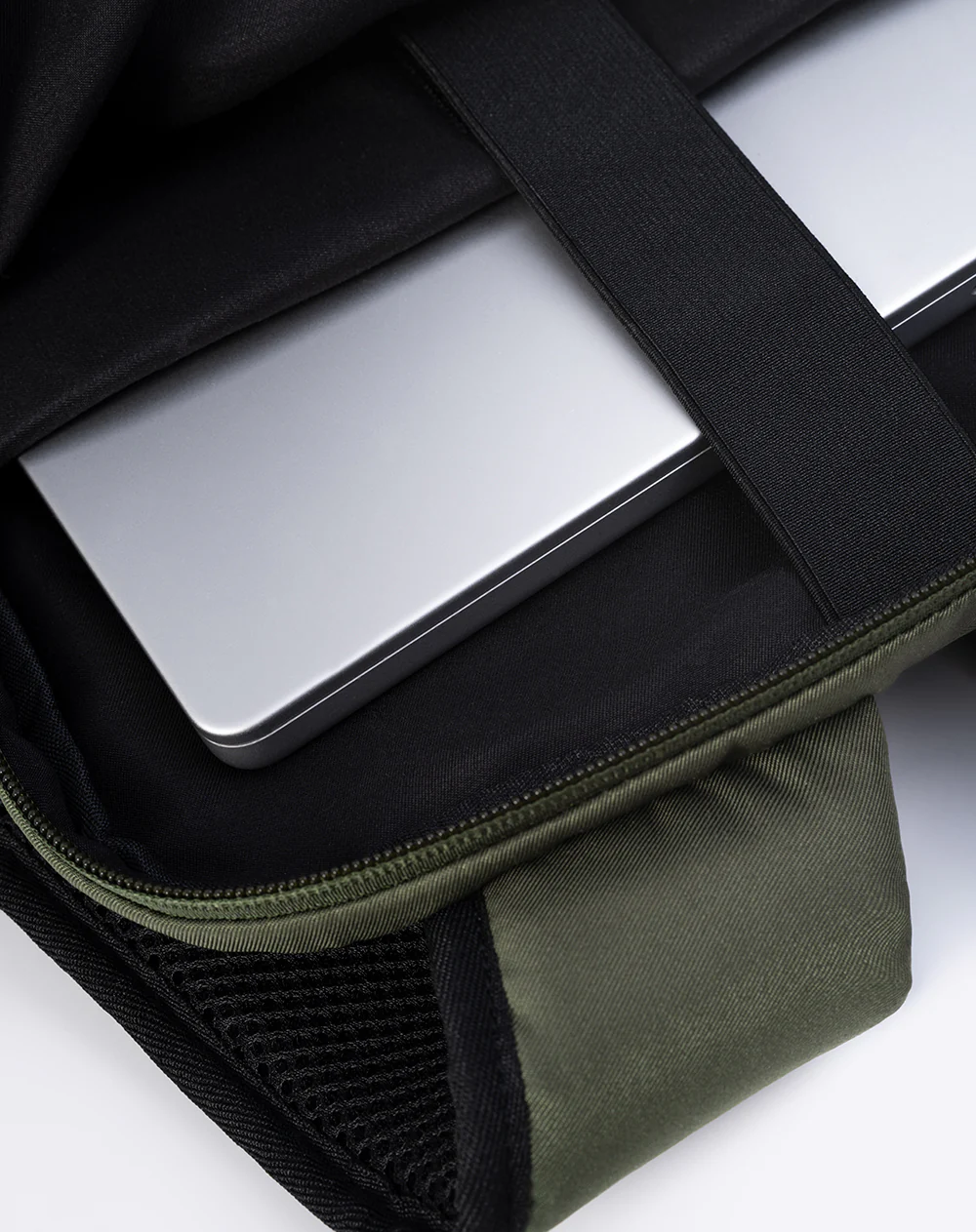 Morral con sistema elástico verde - Image 8