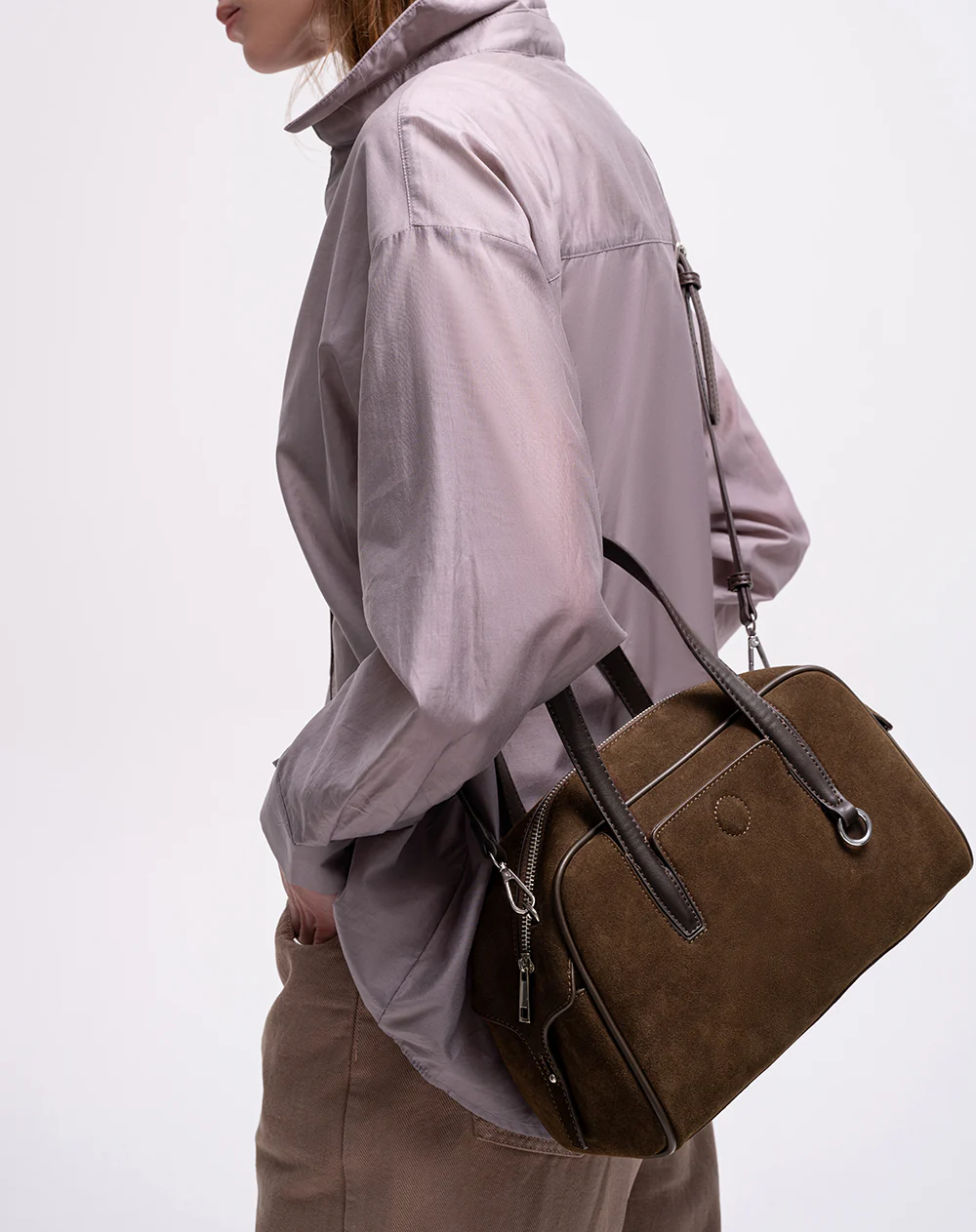 Bolso maletín tipo gamuza café - Image 2