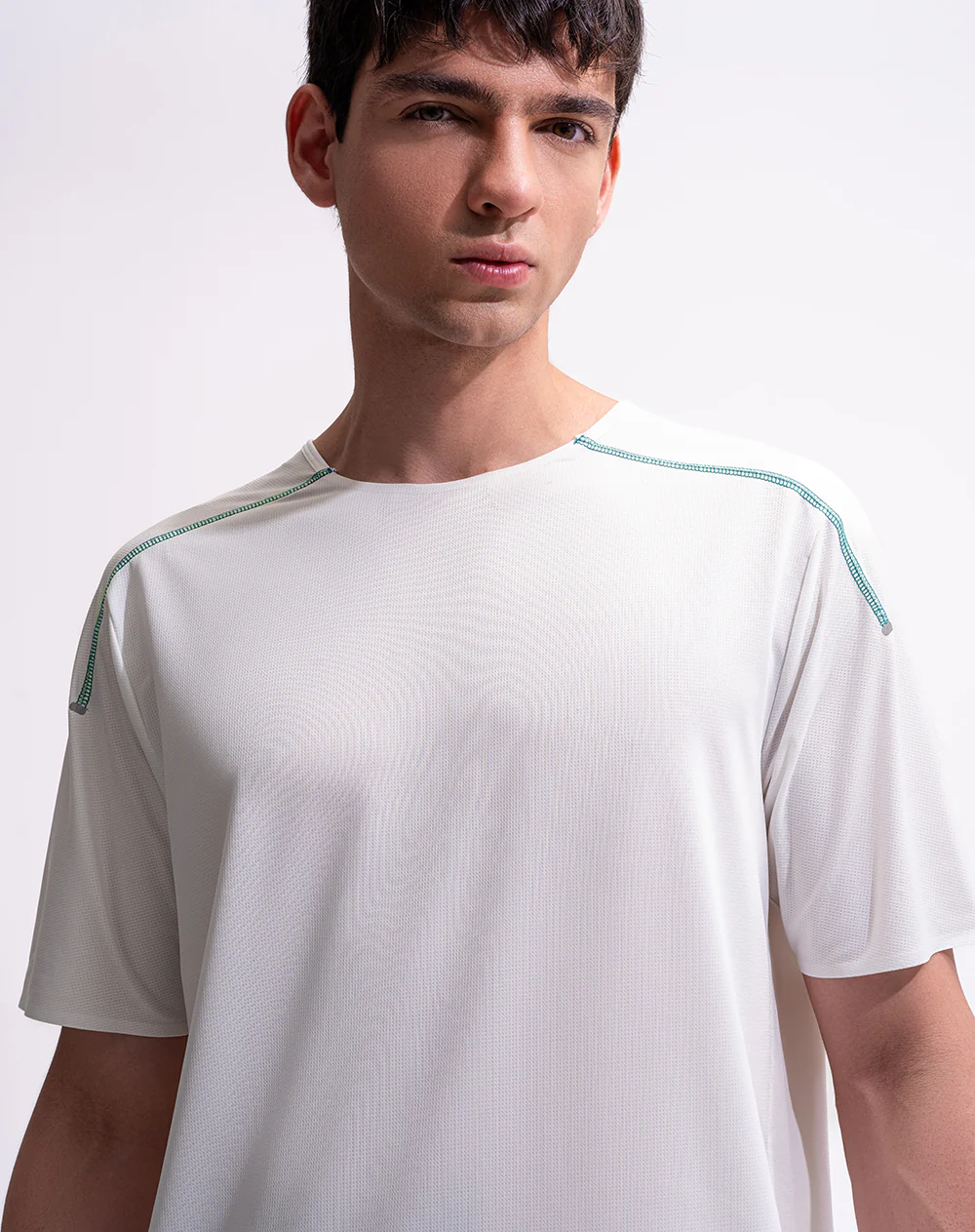 Camiseta deportiva control humedad blanca hombre - Image 4