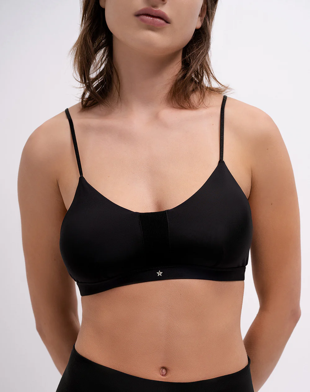 Top soporte medio microfibra negro - Image 3