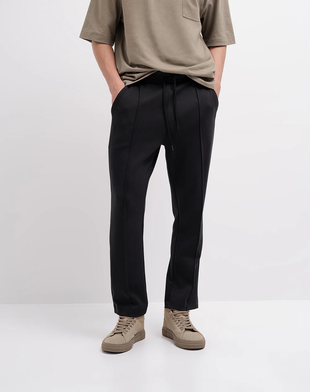 Pantalón confort regular negro hombre - Image 4