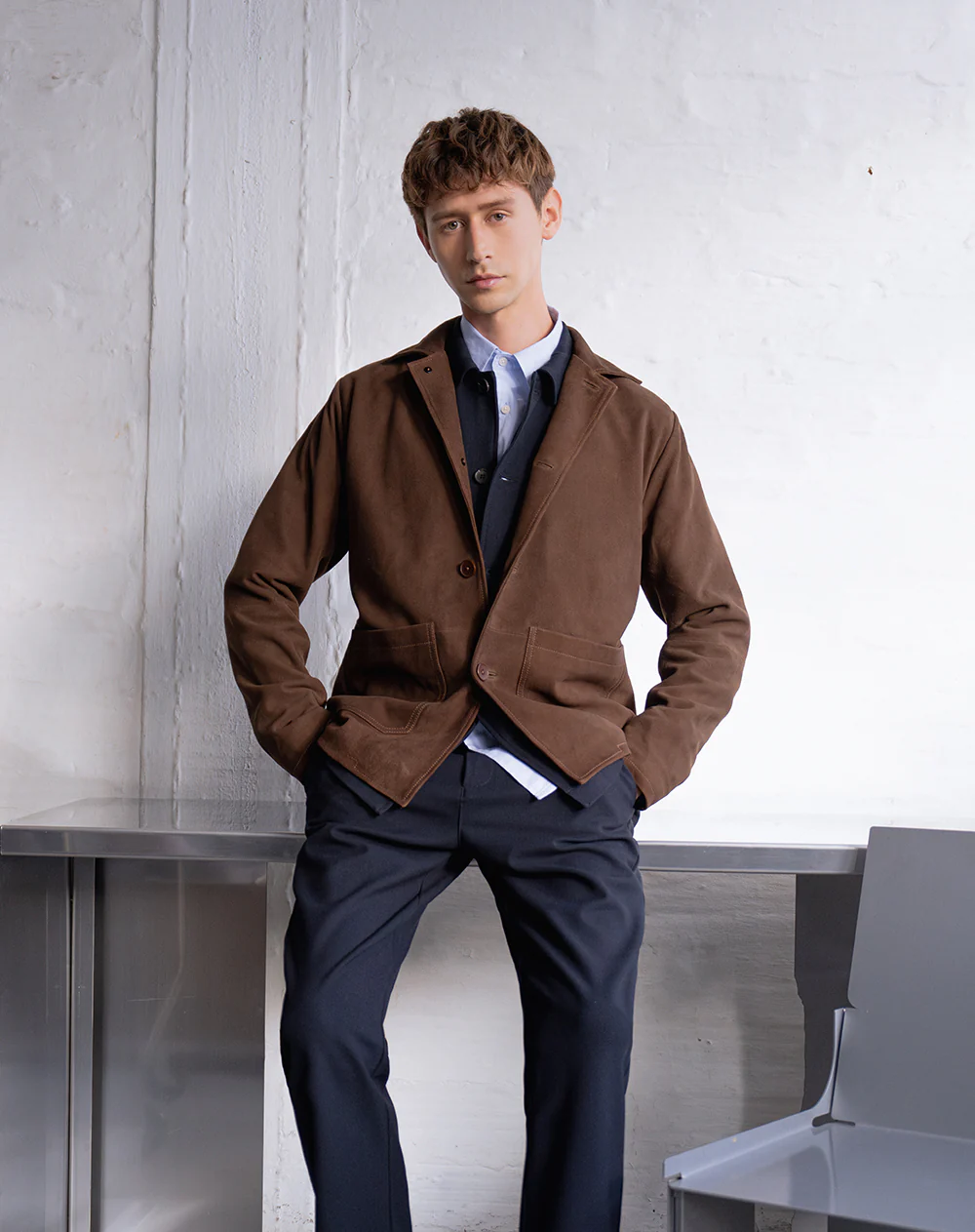 Chaqueta regular cuero gamuza café hombre - Image 5