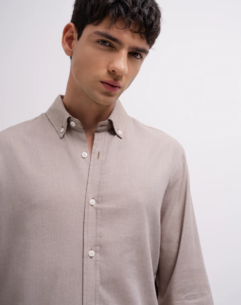 Camisa manga larga regular algodón café hombre