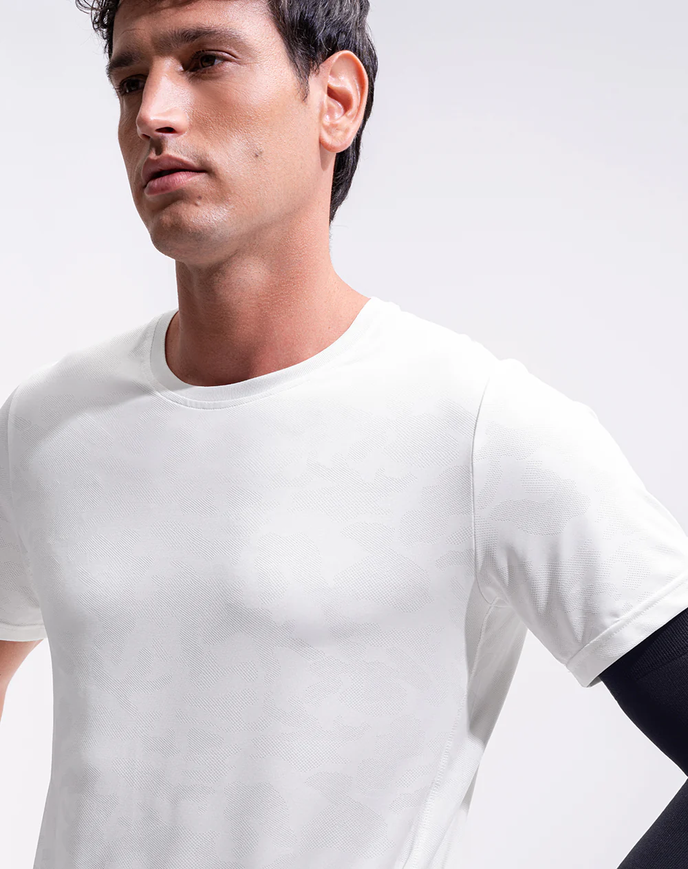 Camiseta deportiva secado rápido blanca hombre - Image 4