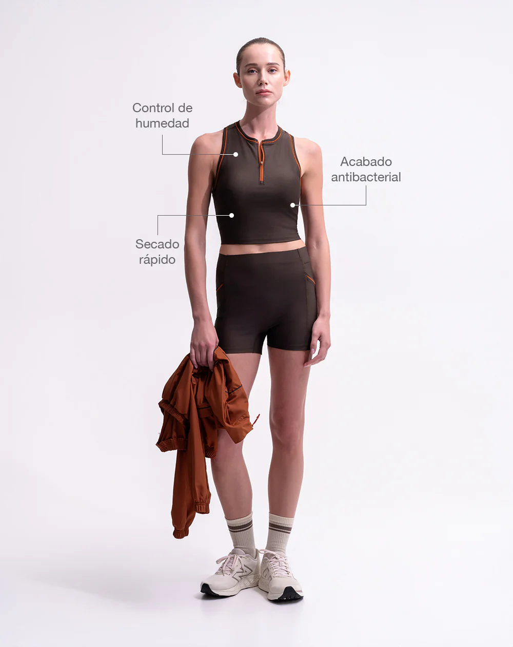 Crop top deportivo control humedad café mujer - Image 2