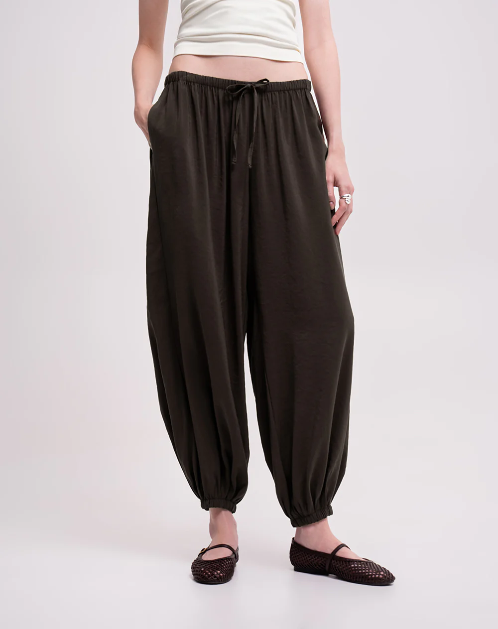 Pantalón harem tiro alto bota elástica café mujer - Image 4